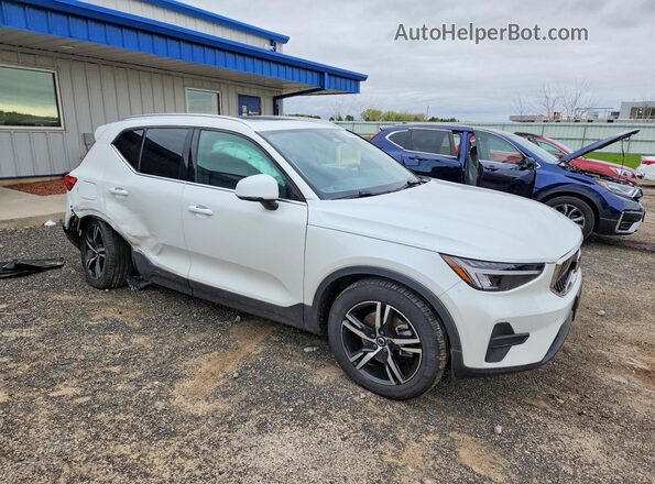YV4L12UK5R2240175 2024 VOLVO XC40 White Передня права чверть
