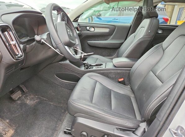 YV4L12UK5R2240175 2024 VOLVO XC40 White Вид салону спереду