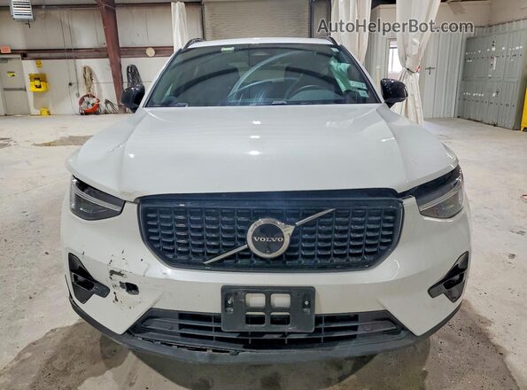 YV4L12UL6R2355358 2024 VOLVO XC40 White Widok z przodu