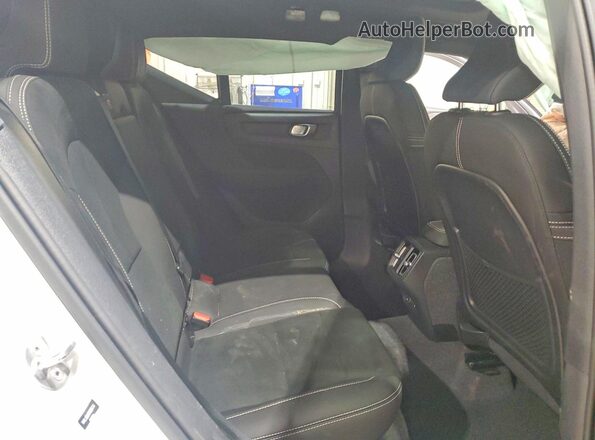 YV4L12UL6R2355358 2024 VOLVO XC40 White Widok wnętrza z tyłu
