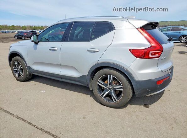YV4L12UV2P2109728 2023 VOLVO XC40 Silver Trasero izquierdo
