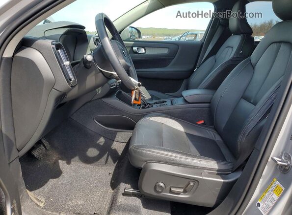 YV4L12UV2P2109728 2023 VOLVO XC40 Silver Vista interior delantera