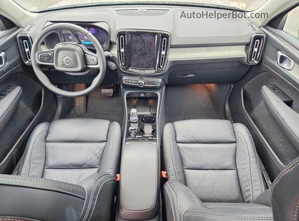 YV4L12UW2P2088906 2023 VOLVO XC40 Кремовый Вид панели приборов