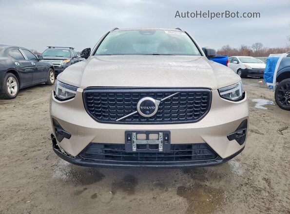 YV4L12UW2P2088906 2023 VOLVO XC40 Кремовый Вид спереди