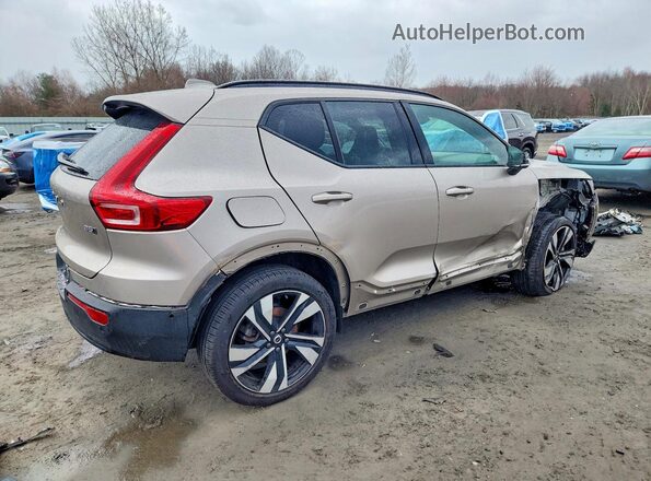 YV4L12UW2P2088906 2023 VOLVO XC40 Кремовый Задняя правая четверть