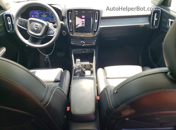 YV4L12UW7P2942031 2023 VOLVO XC40 Green Вид панелі приладів