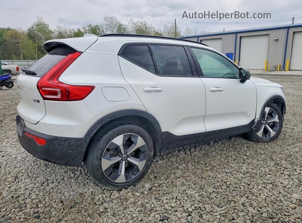 YV4L12UWXP2103426 2023 VOLVO XC40 White Rear right
