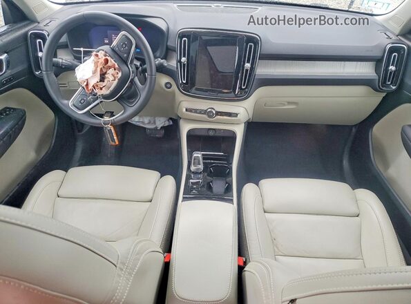 YV4L12UWXP2103426 2023 VOLVO XC40 White Dashboard view