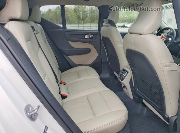 YV4L12UWXP2103426 2023 VOLVO XC40 White Rear interior view