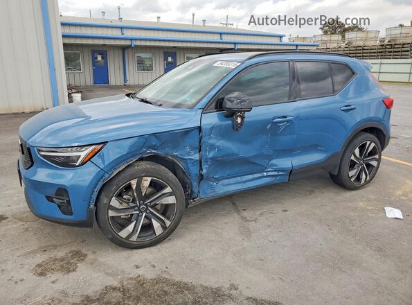 YV4L12UX2P2023689 2023 VOLVO XC40 Blue Vista tres cuartos delantera izquierda