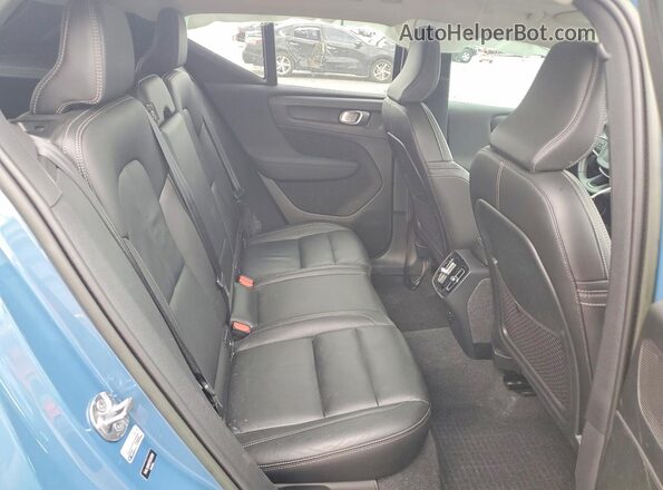 YV4L12UX2P2023689 2023 VOLVO XC40 Blue Vista interior trasera