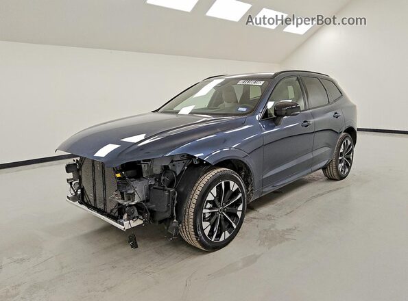 YV4M12RC4T1458059 2026 VOLVO XC60 Синий Передняя левая четверть