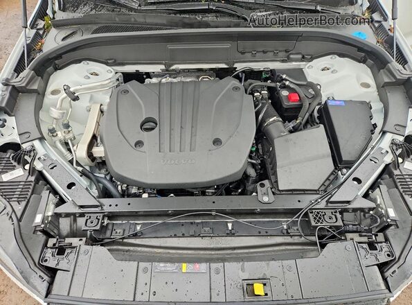 YV4M12RC6T1393702 2026 VOLVO XC60 White Vista del compartimento del motor