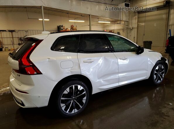 YV4M12RC9T1365327 2026 VOLVO XC60 White Задня права чверть