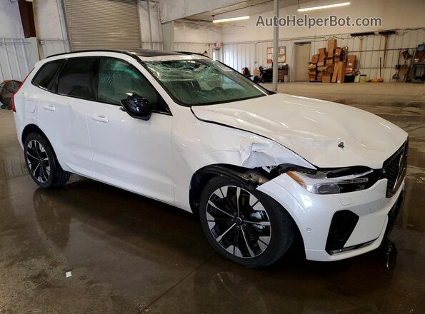 YV4M12RC9T1365327 2026 VOLVO XC60 White Передня права чверть