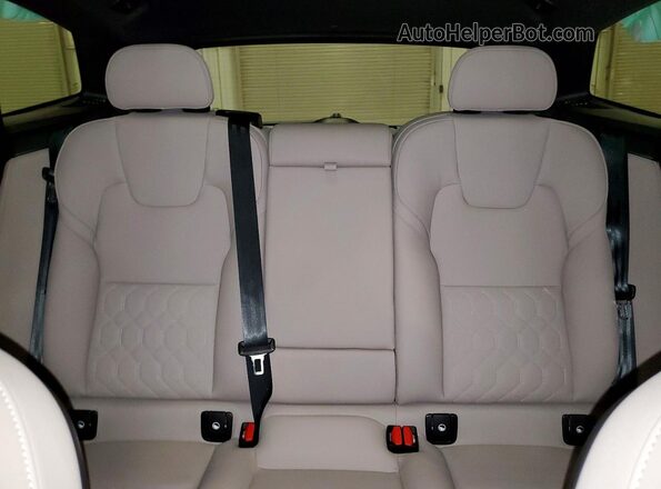 YV4M12RC9T1365327 2026 VOLVO XC60 White Вид задніх сидінь