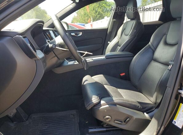 YV4M12RDXS1038023 2025 VOLVO XC60 Черный Вид салона спереди