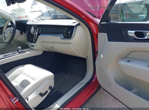 YV4M12RJXS1067723 2025 VOLVO XC60 Красный Вид салона спереди