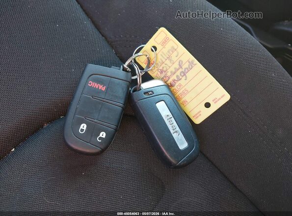 ZACCJABB6JPH88745 2018 JEEP RENEGADE Зеленый Вид панели приборов