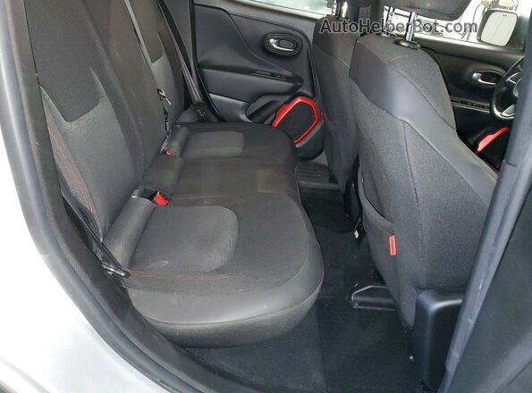 ZACCJBCT3GPD44650 2016 JEEP RENEGADE Silver Вид задньої частини салону