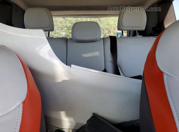 ZACCJBDT3GPD04468 2016 JEEP RENEGADE White Vista de los asientos traseros