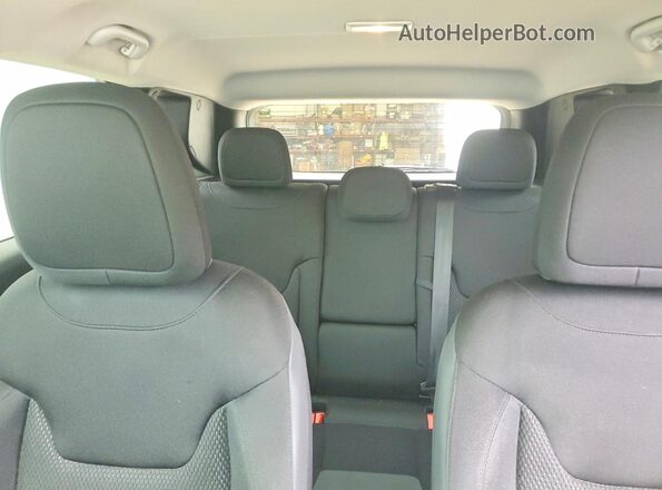 ZACNJABB9LPL43117 2020 JEEP RENEGADE Silver Widok tylnych siedzeń