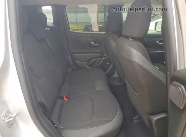 ZACNJABB9LPL43117 2020 JEEP RENEGADE Silver Widok wnętrza z tyłu