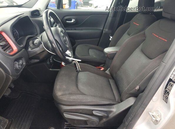 ZACNJBC13KPK25770 2019 JEEP RENEGADE Silver Вид салону спереду