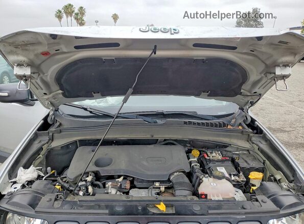 ZACNJBC15LPL03905 2020 JEEP RENEGADE Silver Engine compartment view