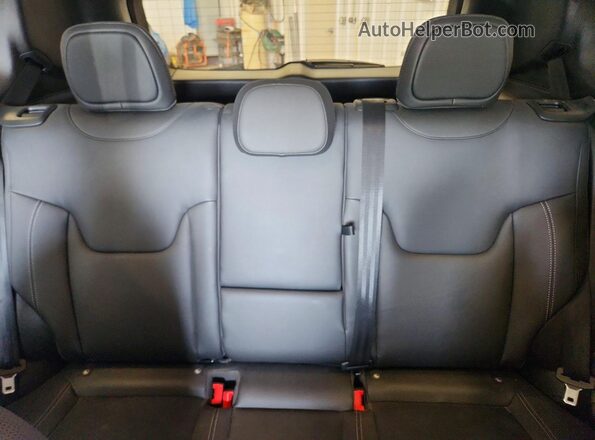 ZACNJBD16KPJ85490 2019 JEEP RENEGADE Black Widok tylnych siedzeń