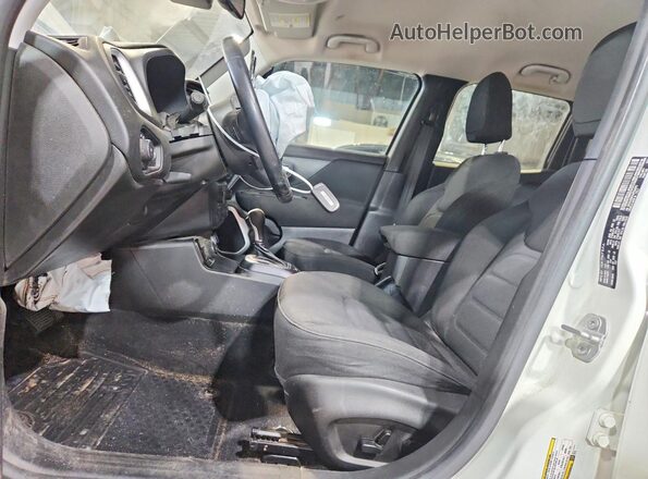 ZACNJDBB1MPN24070 2021 JEEP RENEGADE Белый Вид салона спереди