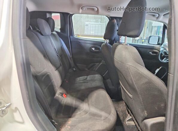 ZACNJDBB1MPN24070 2021 JEEP RENEGADE Белый Вид задней части салона