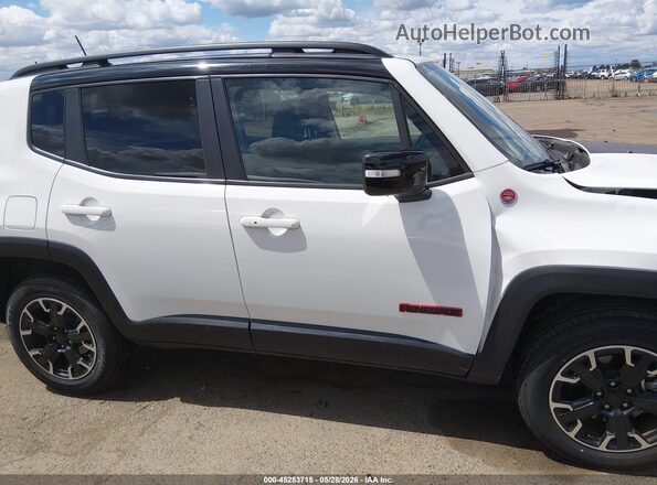 ZACNJDC15PPP70131 2023 JEEP RENEGADE White Widok wnętrza z tyłu