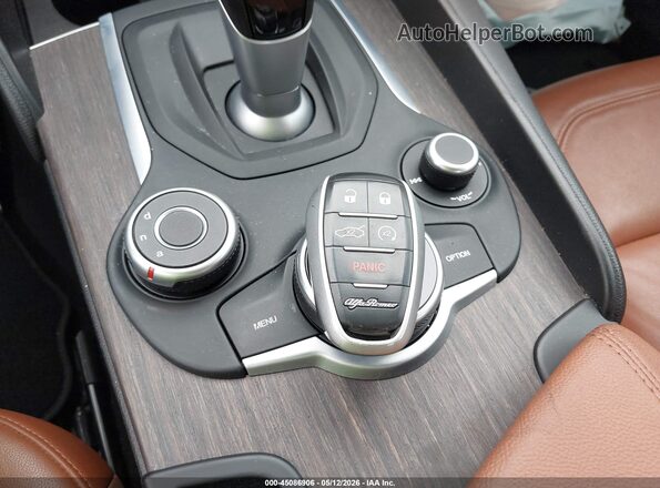 ZARFAECN2H7540258 2017 ALFA ROMEO GIULIA Red Առջևի վահանակի տեսք