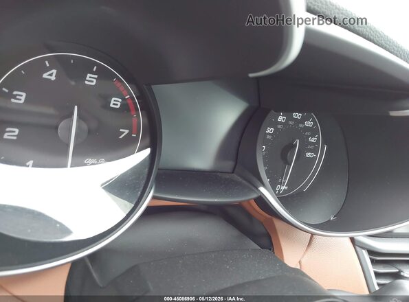 ZARFAECN2H7540258 2017 ALFA ROMEO GIULIA Red Հետևի նստատեղերի տեսք