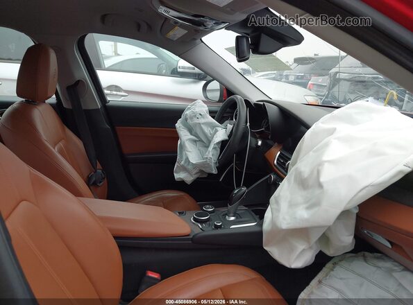 ZARFAECN2H7540258 2017 ALFA ROMEO GIULIA Red Սալոնի դիմացի տեսք