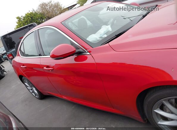 ZARFAECN2H7540258 2017 ALFA ROMEO GIULIA Red Սալոնի հետևի տեսք