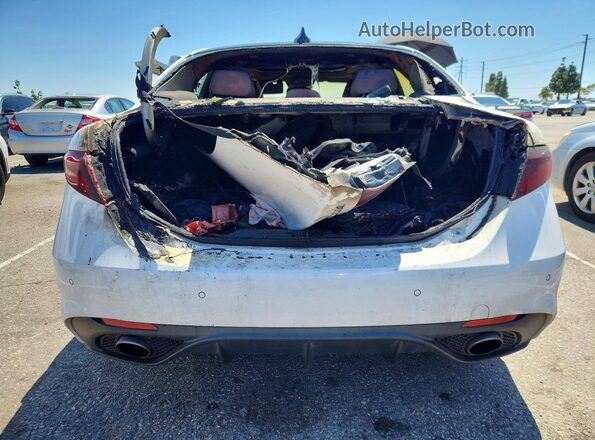 ZARFAECN3J7572805 2018 ALFA ROMEO GIULIA Белый Вид сзади