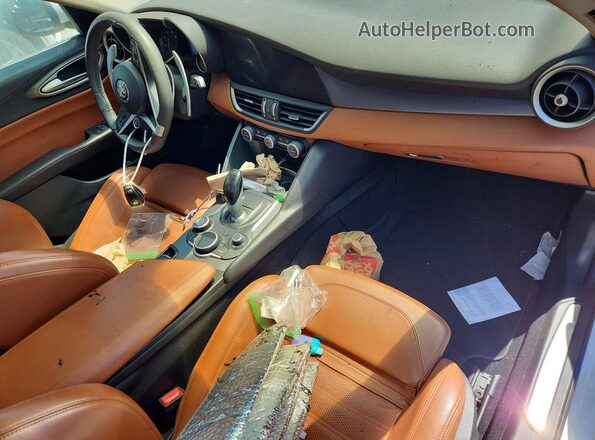 ZARFAECN3J7572805 2018 ALFA ROMEO GIULIA Белый Вид панели приборов