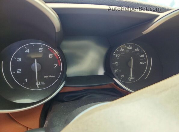 ZARFAECN3J7572805 2018 ALFA ROMEO GIULIA Белый Вид щитка приборов