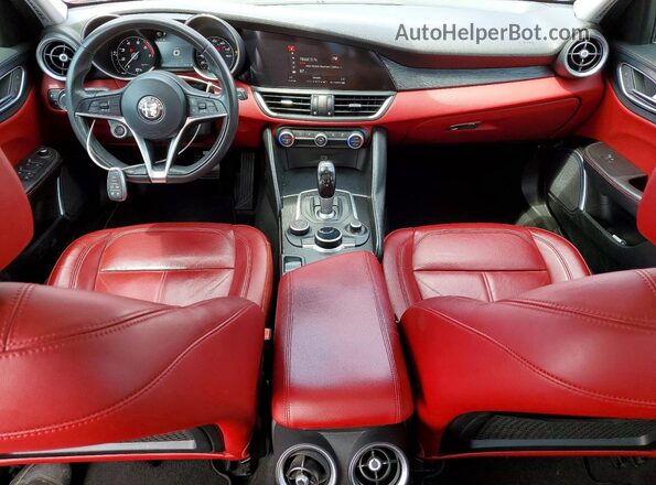 ZARFAMAN1K7622504 2019 ALFA ROMEO GIULIA Красный Вид панели приборов