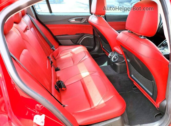 ZARFAMAN1K7622504 2019 ALFA ROMEO GIULIA Красный Вид задних сидений