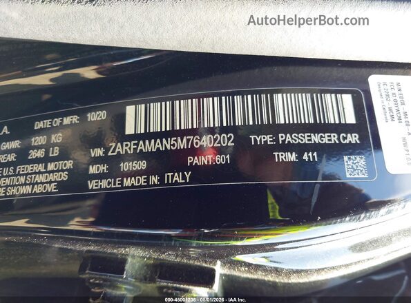 ZARFAMAN5M7640202 2021 ALFA ROMEO GIULIA Black Widok komory silnika