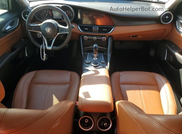 ZARFAMAN8K7598220 2019 ALFA ROMEO GIULIA Black Widok deski rozdzielczej
