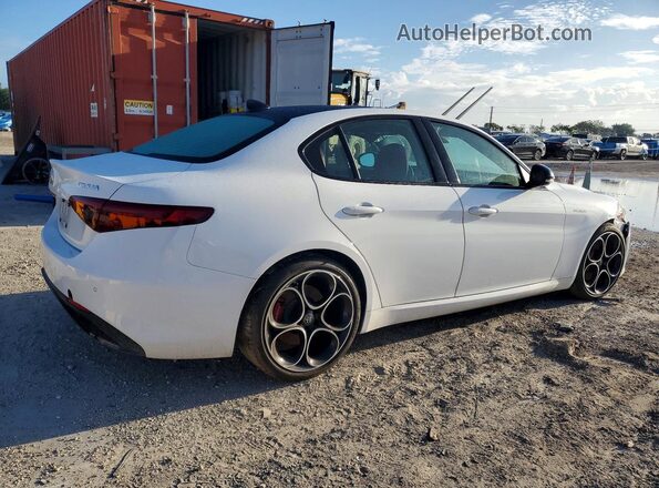 ZARFAMBN0P7668850 2023 ALFA ROMEO GIULIA White Tył prawy