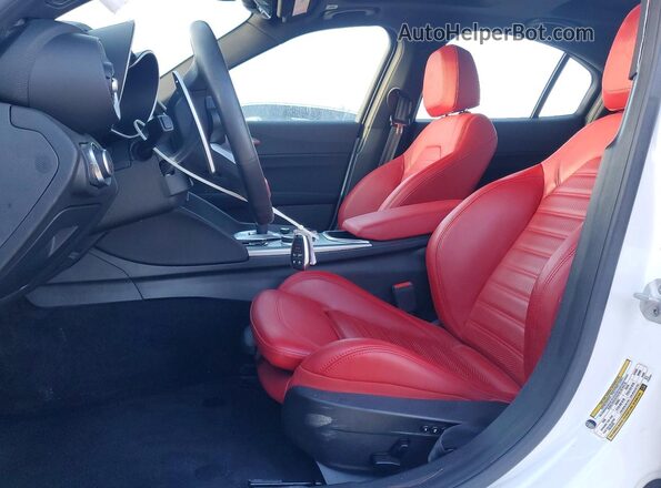 ZARFAMBN0P7668850 2023 ALFA ROMEO GIULIA White Widok wnętrza z przodu