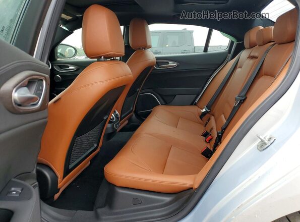 ZARFAMBN6N7654657 2022 ALFA ROMEO GIULIA Серебряный Вид задней части салона