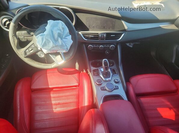 ZARFAMBN8R7682837 2024 ALFA ROMEO GIULIA Gray Widok deski rozdzielczej