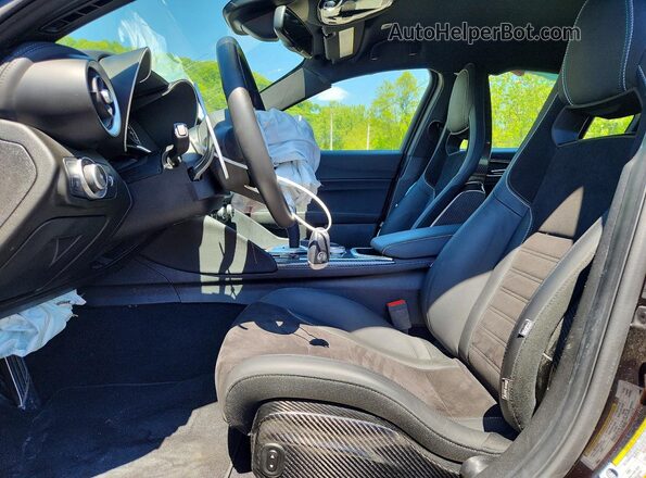 ZARFAMEVXP7676787 2023 ALFA ROMEO GIULIA Black Սալոնի դիմացի տեսք