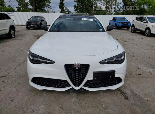 ZARFANBN2R7687876 2024 ALFA ROMEO GIULIA White Widok z przodu